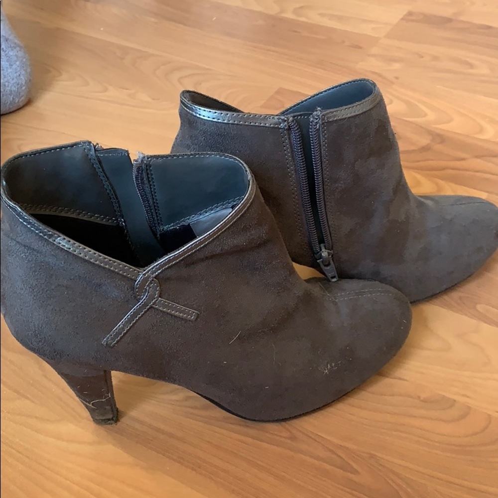 Simple Grey Bootie - Picture 4 of 8